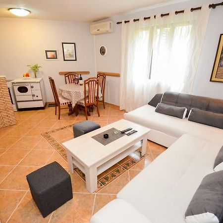 Apartment Buki Kotor Luaran gambar