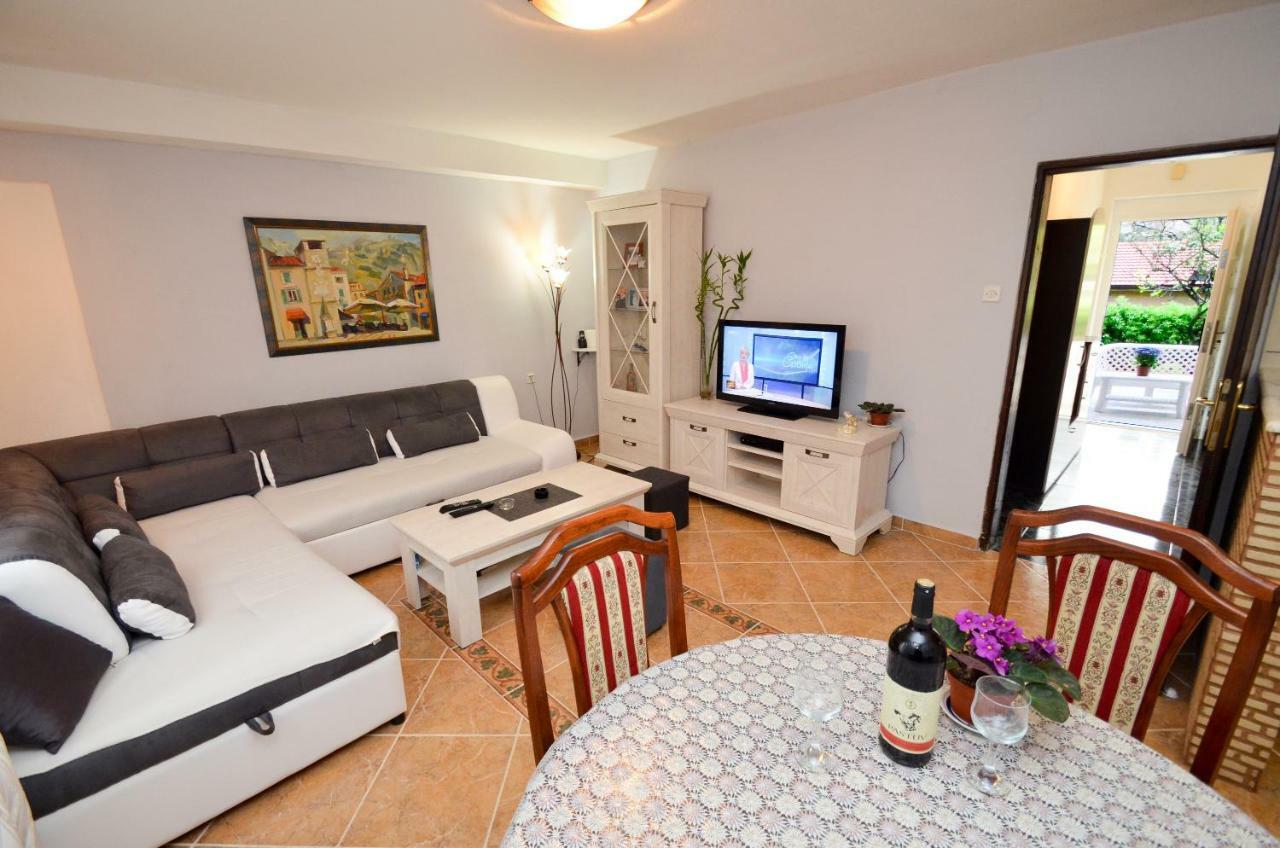 Apartment Buki Kotor Luaran gambar
