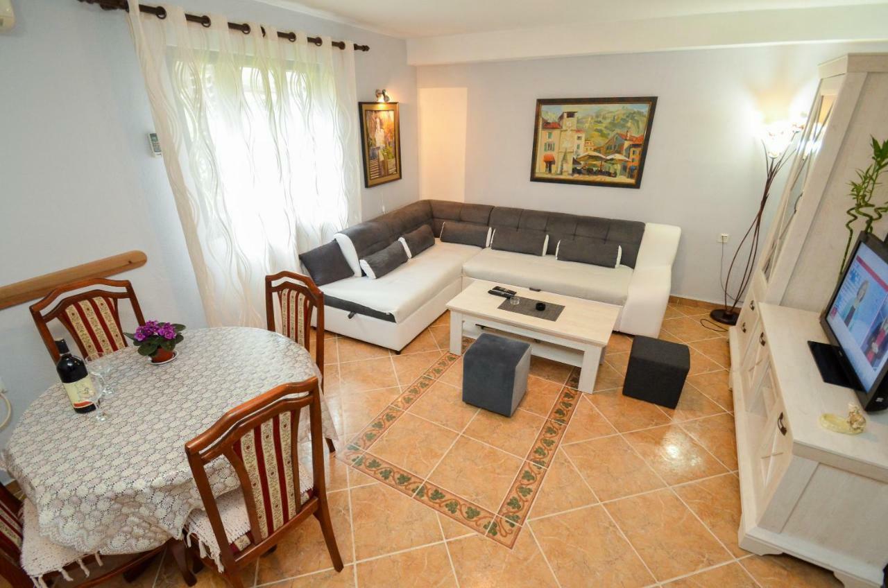 Apartment Buki Kotor Luaran gambar