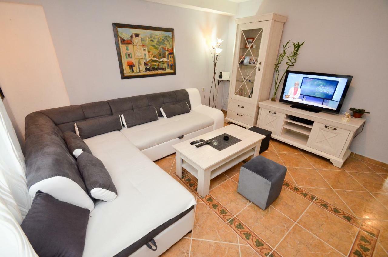 Apartment Buki Kotor Luaran gambar
