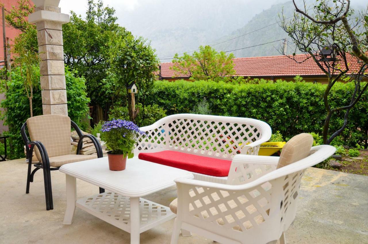 Apartment Buki Kotor Luaran gambar