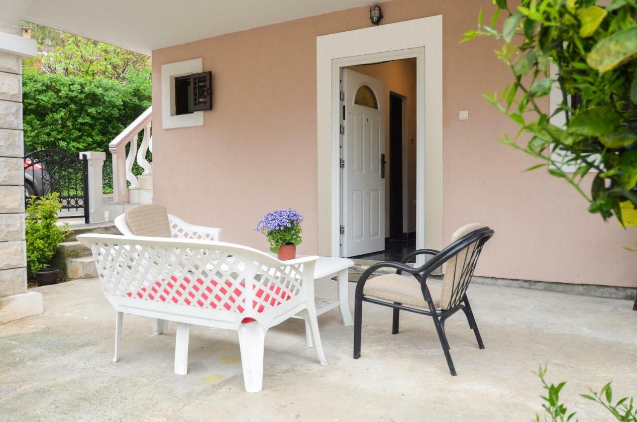 Apartment Buki Kotor Luaran gambar